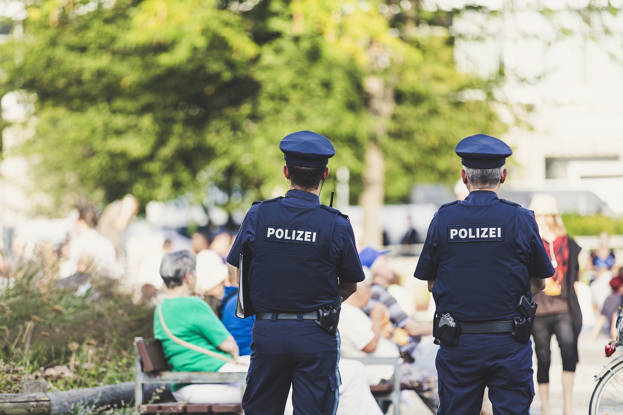 警惕假冒军人视频，揭露犯罪真相的揭秘行动
